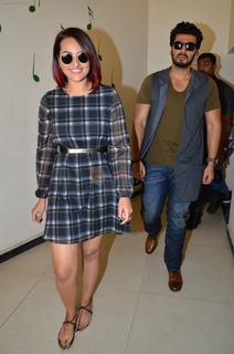 Sonakshi Sinha feet photo thumbnail