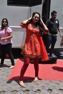 Sonakshi Sinha feet photo thumbnail