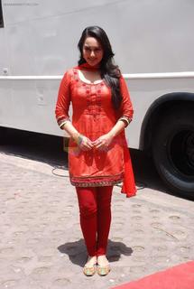 Sonakshi Sinha feet photo thumbnail