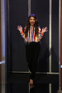 Sarah Hyland feet photo thumbnail