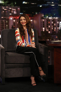 Sarah Hyland feet photo thumbnail