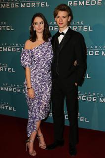 Kaya Scodelario feet photo thumbnail