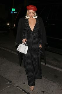 Christina Aguilera feet photo thumbnail