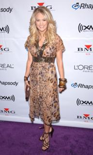 Carrie Underwood feet photo thumbnail