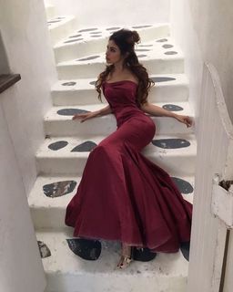 Mouni Roy feet photo thumbnail