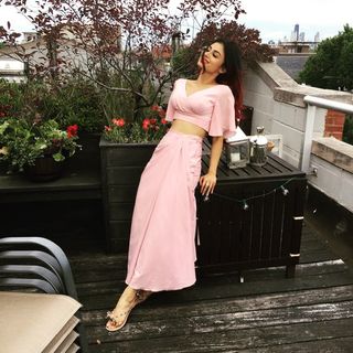 Mouni Roy feet photo thumbnail