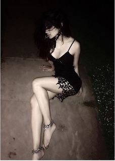 Mouni Roy feet photo thumbnail