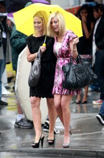 Jennie Garth feet photo thumbnail