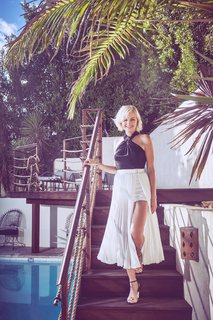 Malin Akerman feet photo thumbnail