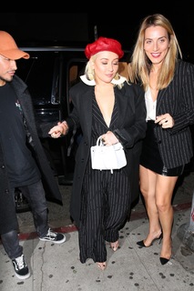 Christina Aguilera feet photo thumbnail