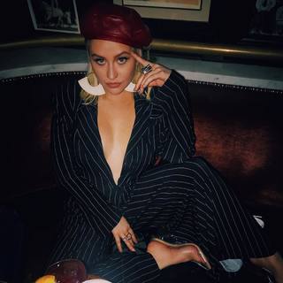 Christina Aguilera feet photo thumbnail