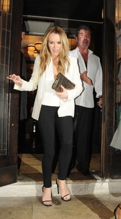 Amanda Holden feet photo thumbnail