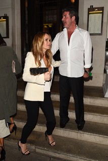 Amanda Holden feet photo thumbnail