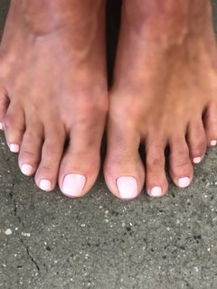 Kelly Bensimon feet photo thumbnail