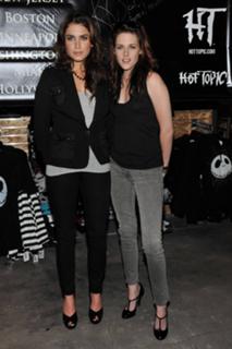 Nikki Reed feet photo thumbnail