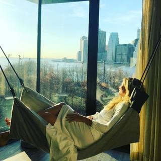 Gwyneth Paltrow feet photo thumbnail