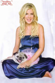 Tori Spelling feet photo thumbnail