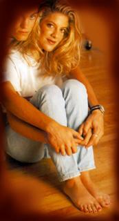 Tori Spelling feet photo thumbnail