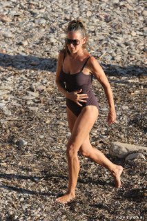 Sarah Jessica Parker feet photo thumbnail