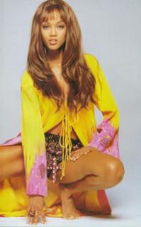 Tyra Banks feet photo thumbnail