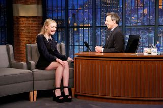 Dakota Fanning feet photo thumbnail