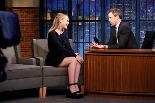 Dakota Fanning feet photo thumbnail