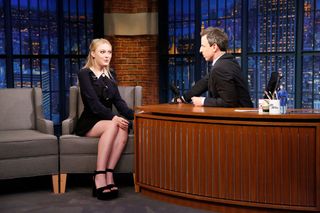 Dakota Fanning feet photo thumbnail