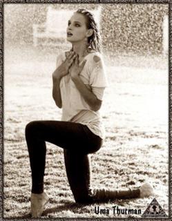 Uma Thurman feet photo thumbnail