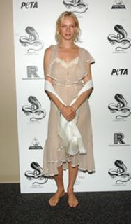 Uma Thurman feet photo thumbnail