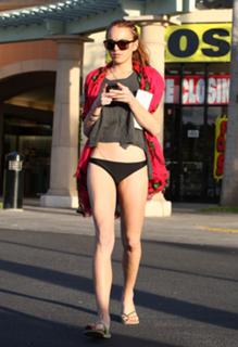 Lindsay Lohan feet photo thumbnail