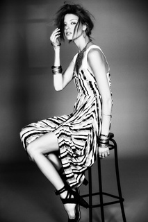 Martha Hunt feet photo thumbnail