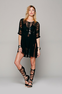 Martha Hunt feet photo thumbnail