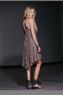 Martha Hunt feet photo thumbnail