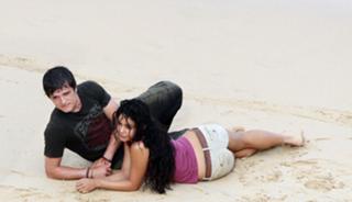 Vanessa Hudgens feet photo thumbnail
