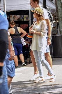 Jessica Chastain feet photo thumbnail