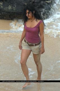 Vanessa Hudgens feet photo thumbnail