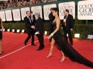 Halle Berry feet photo thumbnail