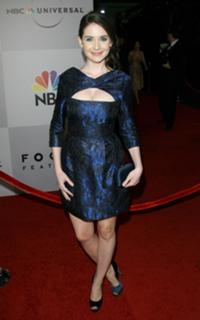 Alison Brie feet photo thumbnail
