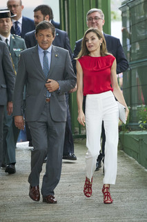 Queen Letizia of Spain feet photo thumbnail