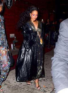 Rihanna feet photo thumbnail