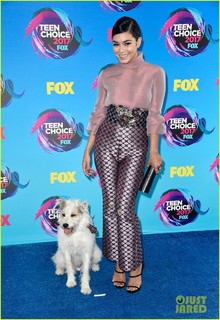 Vanessa Hudgens feet photo thumbnail