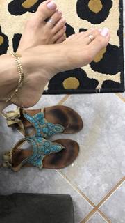Alaine Crissiê feet photo thumbnail