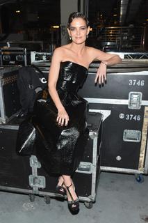 Katie Holmes feet photo thumbnail