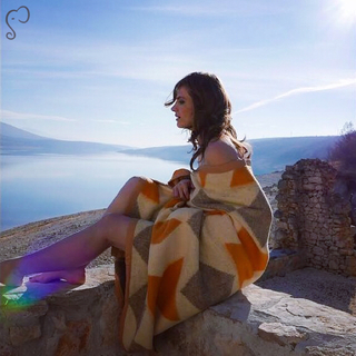 Stana Katic feet photo thumbnail