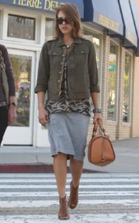 Jessica Alba feet photo thumbnail