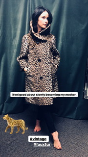 Abigail Spencer feet photo thumbnail