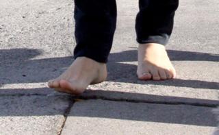 Rachel Bilson feet photo thumbnail