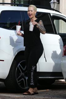 Amber Rose feet photo thumbnail