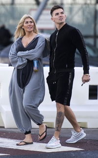Chloe Ferry feet photo thumbnail