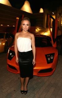 Hayden Panettiere feet photo thumbnail